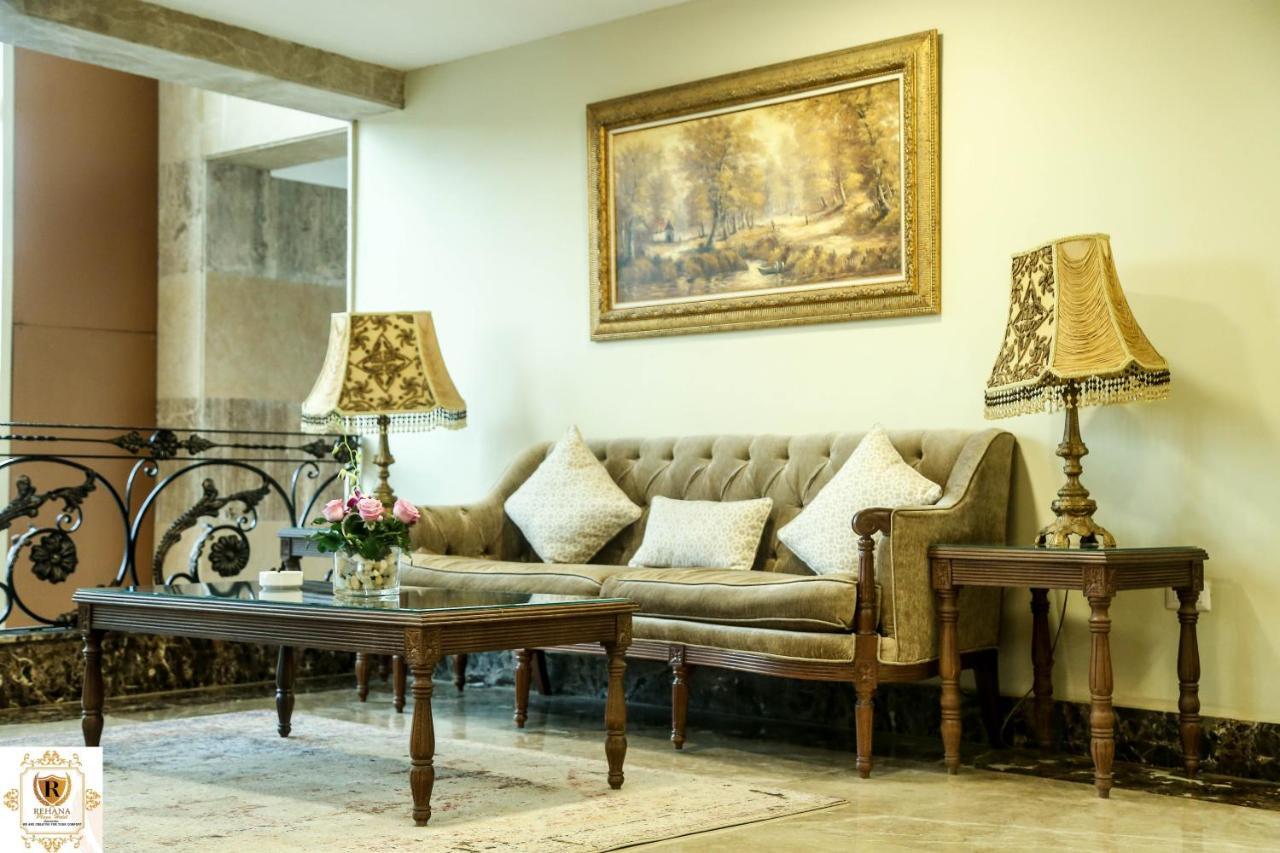 Rehana Plaza Hotel Kairo Exterior foto A living room with a sofa